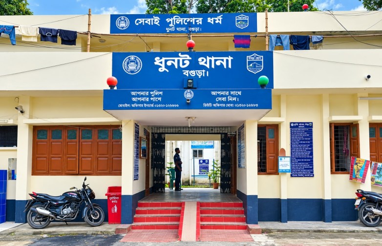 বগুড়া ধুনটে বিয়ের দাবিতে তরুণীর অনশন, যুবকের বিরুদ্ধে ধর্ষণের অভিযোগ